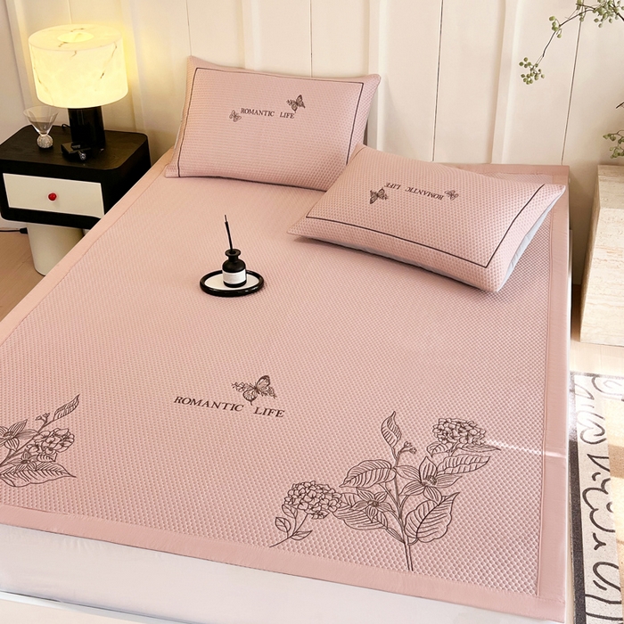 91家纺网 家纺一手货源 找家纺 （总）宜家坊 2025新款A类PE中分子绣花软凉席-墨蝶