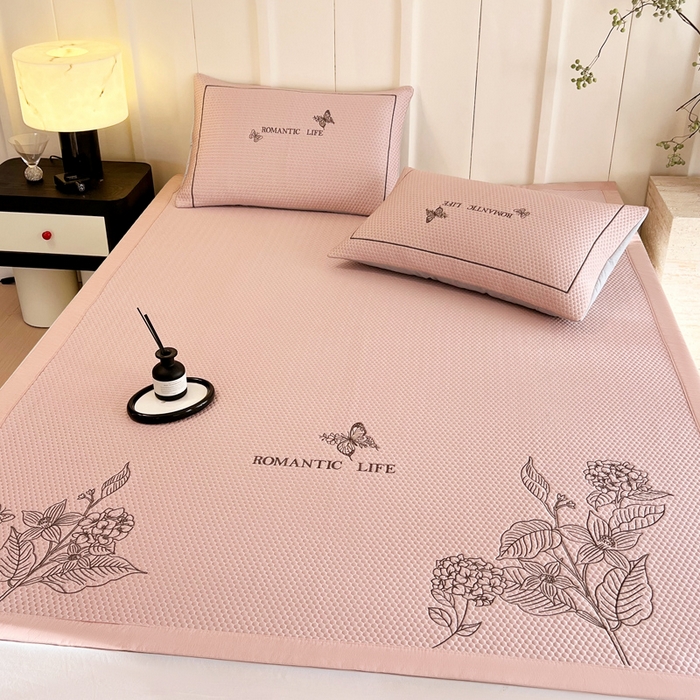 91家纺网 家纺一手货源 找家纺 （总）宜家坊 2025新款A类PE中分子绣花软凉席-墨蝶