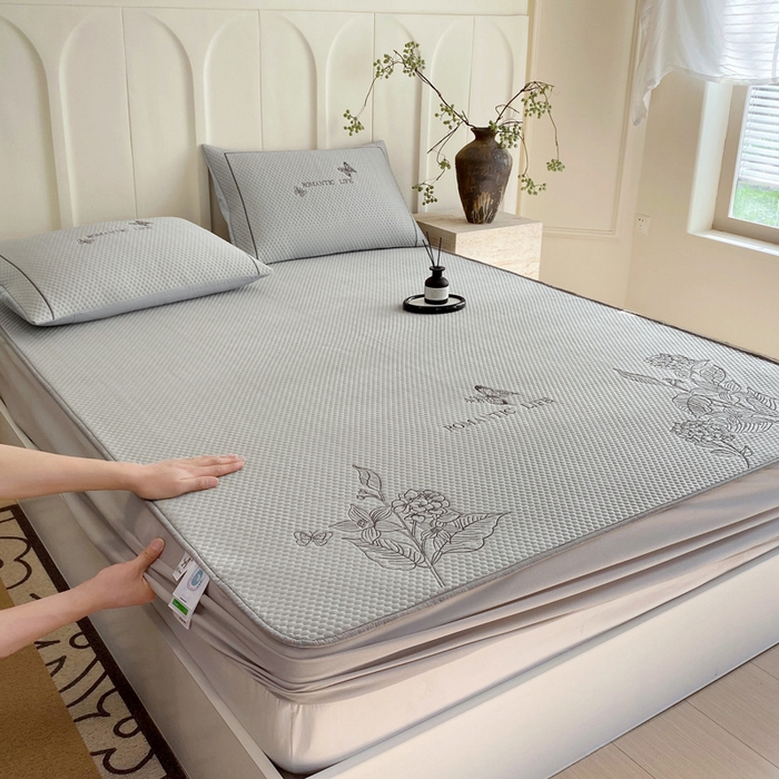 91家纺网 家纺一手货源 找家纺 宜家坊 2025新款A类PE中分子绣花软凉席-墨蝶 床笠款-墨蝶灰