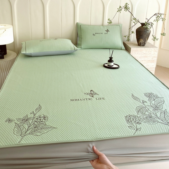 91家纺网 家纺一手货源 找家纺 宜家坊 2025新款A类PE中分子绣花软凉席-墨蝶 床笠款-墨蝶绿