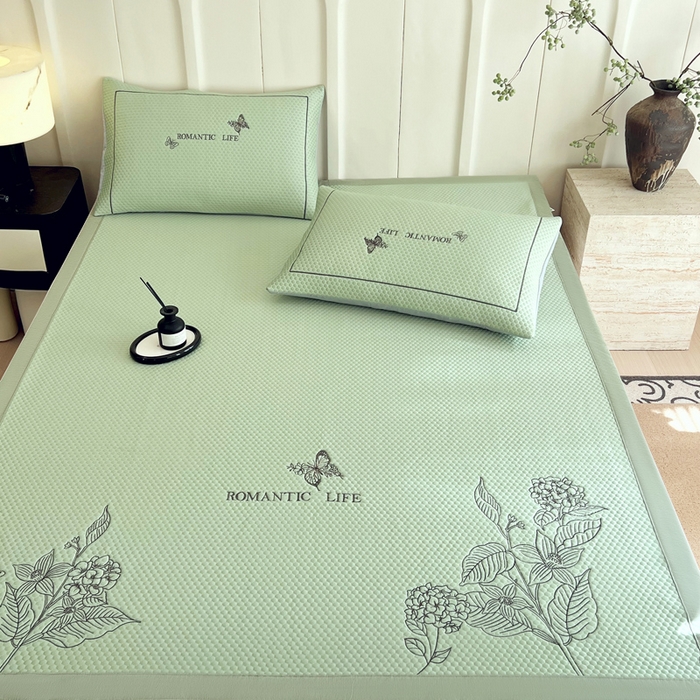 91家纺网 家纺一手货源 找家纺 宜家坊 2025新款A类PE中分子绣花软凉席-墨蝶 床席款-墨蝶绿