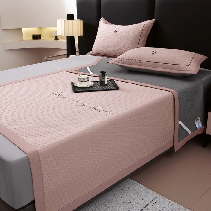 91家纺网 家纺一手货源 找家纺 （总）宜家坊 2025新款A类PE中分子绣花软凉席-雅致