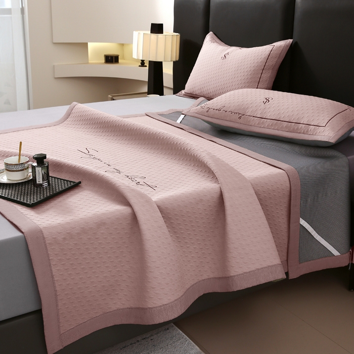 91家纺网 家纺一手货源 找家纺 （总）宜家坊 2025新款A类PE中分子绣花软凉席-雅致