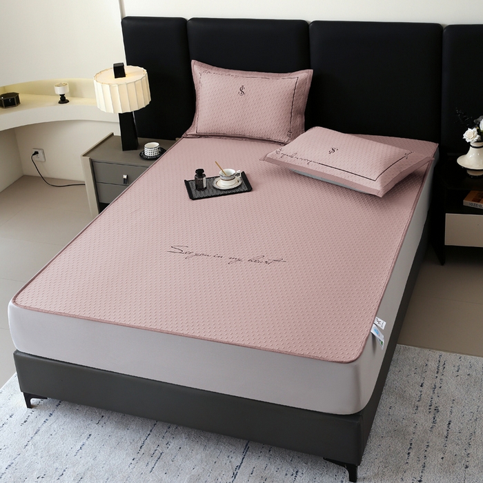 91家纺网 家纺一手货源 找家纺 宜家坊 2025新款A类PE中分子绣花软凉席-雅致 床笠款-雅致粉