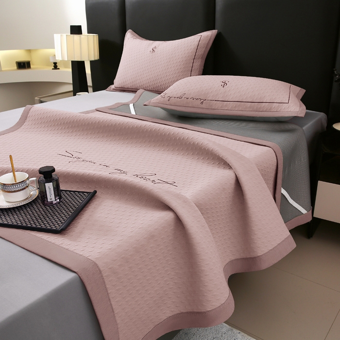 91家纺网 家纺一手货源 找家纺 （总）宜家坊 2025新款A类PE中分子绣花软凉席-雅致