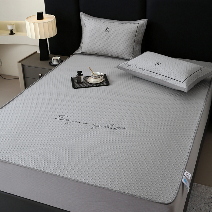 91家纺网 家纺一手货源 找家纺 宜家坊 2025新款A类PE中分子绣花软凉席-雅致 床笠款-雅致灰