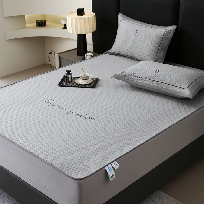 91家纺网 家纺一手货源 找家纺 宜家坊 2025新款A类PE中分子绣花软凉席-雅致 床笠款-雅致灰