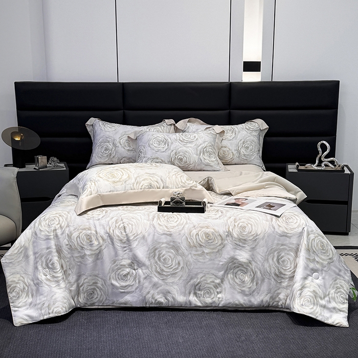 91家纺网 家纺一手货源 找家纺 宜家坊 2025春夏新款莱赛尔天丝夏被嵌绳款数码印花单夏被夏被四件套单床笠单床单款 松绿玫瑰