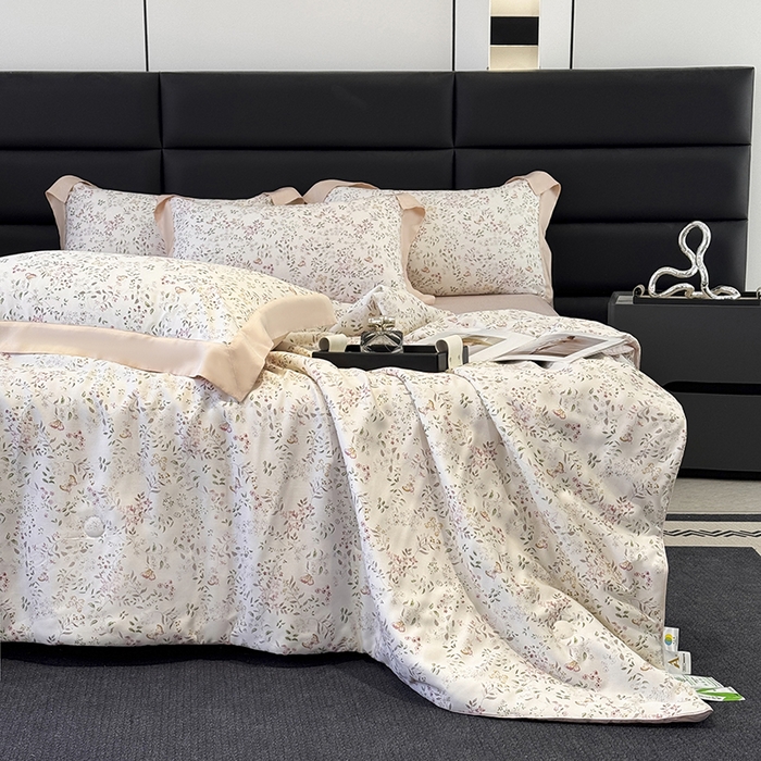 91家纺网 家纺一手货源 找家纺 宜家坊 2025春夏新款莱赛尔天丝夏被嵌绳款数码印花单夏被夏被四件套单床笠单床单款 吟禾暮