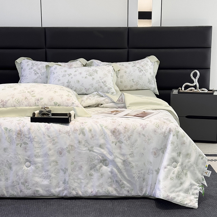 91家纺网 家纺一手货源 找家纺 宜家坊 2025春夏新款莱赛尔天丝夏被嵌绳款数码印花单夏被夏被四件套单床笠单床单款 念池花