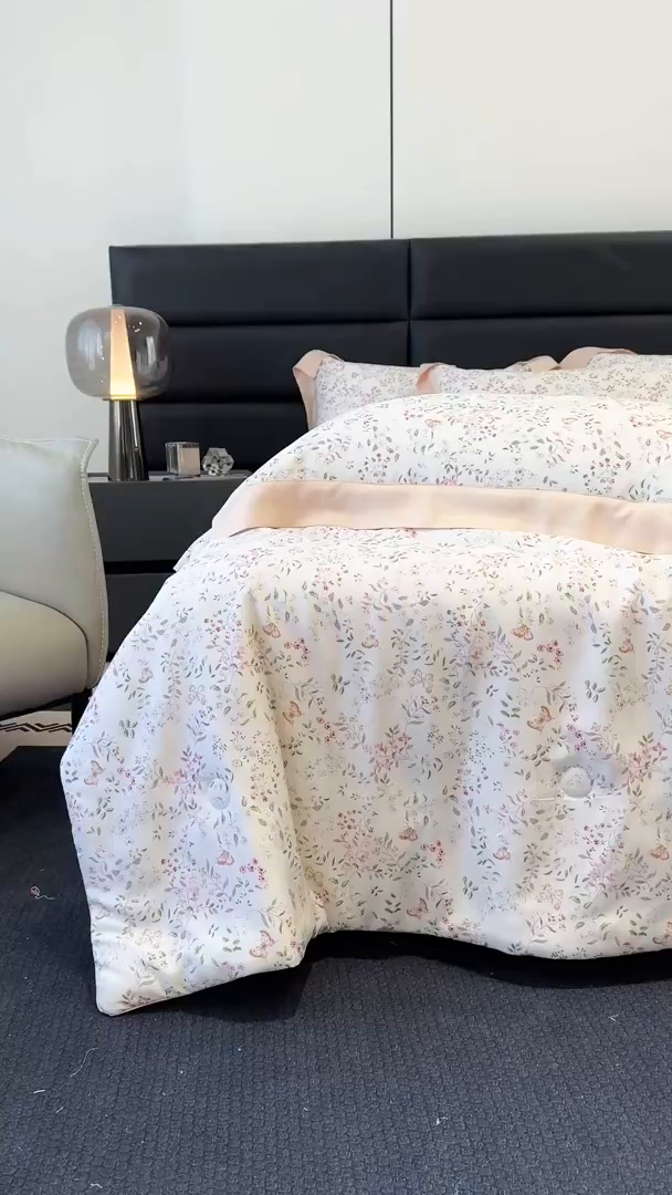 91家纺网 家纺一手货源 找家纺 宜家坊 2025春夏新款莱赛尔天丝夏被嵌绳款数码印花单夏被夏被四件套单床笠单床单款 吟禾暮