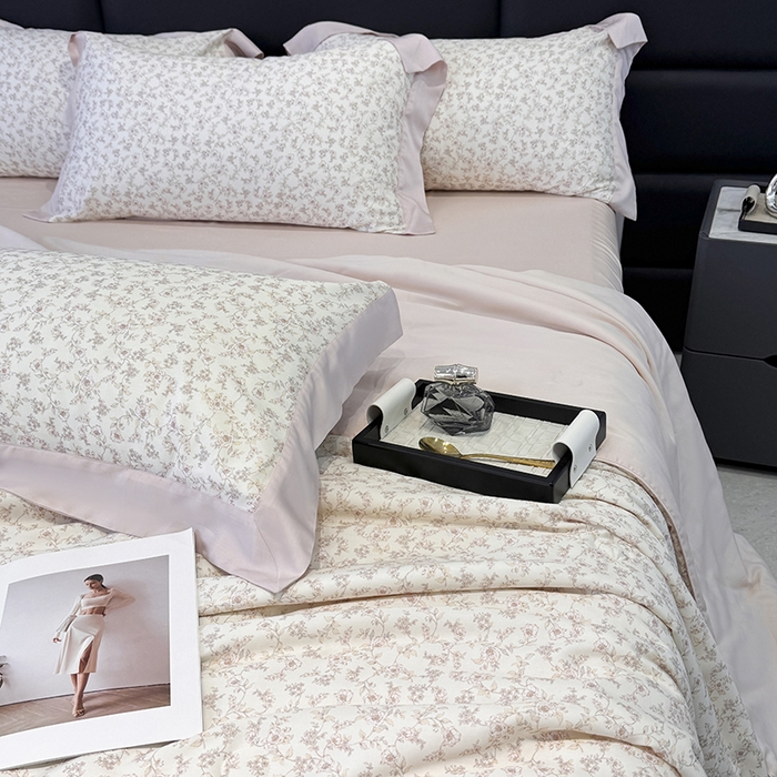 91家纺网 家纺一手货源 找家纺 宜家坊 2025春夏新款莱赛尔天丝夏被嵌绳款数码印花单夏被夏被四件套单床笠单床单款 溪涧花