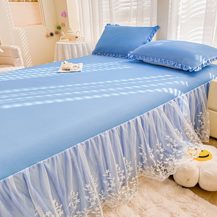 91家纺网 家纺一手货源 找家纺 LIFE.丽芙 2025春夏新款独家研发太空层凉感软席双层蕾丝边冰丝凉席床裙款 冰蓝