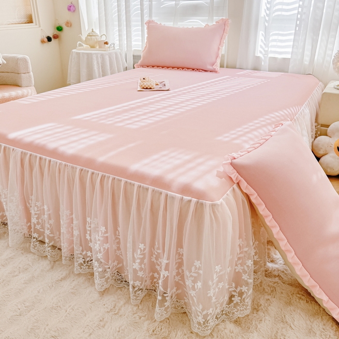 91家纺网 家纺一手货源 找家纺 LIFE.丽芙 2025春夏新款独家研发太空层凉感软席双层蕾丝边冰丝凉席床裙款 樱花粉