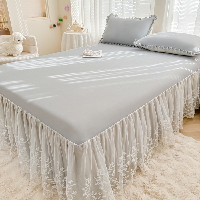 91家纺网 家纺一手货源 找家纺 LIFE.丽芙 2025春夏新款独家研发太空层凉感软席双层蕾丝边冰丝凉席床裙款 浅灰