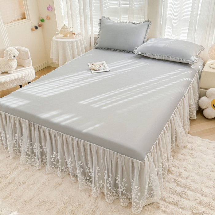 91家纺网 家纺一手货源 找家纺 LIFE.丽芙 2025春夏新款独家研发太空层凉感软席双层蕾丝边冰丝凉席床裙款 浅灰