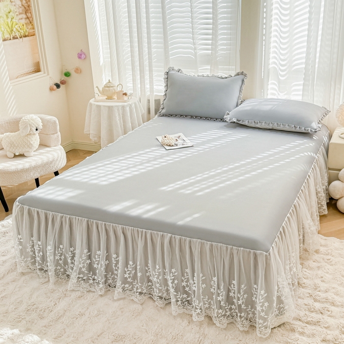 91家纺网 家纺一手货源 找家纺 LIFE.丽芙 2025春夏新款独家研发太空层凉感软席双层蕾丝边冰丝凉席床裙款 浅灰