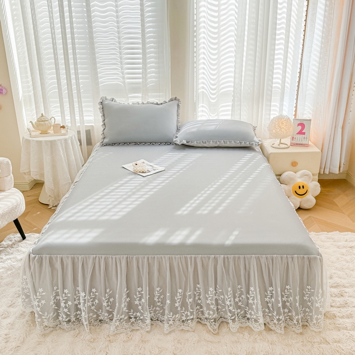 91家纺网 家纺一手货源 找家纺 LIFE.丽芙 2025春夏新款独家研发太空层凉感软席双层蕾丝边冰丝凉席床裙款 浅灰