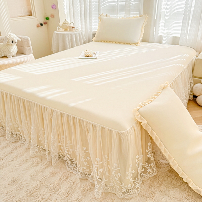 91家纺网 家纺一手货源 找家纺 LIFE.丽芙 2025春夏新款独家研发太空层凉感软席双层蕾丝边冰丝凉席床裙款 奶昔黄