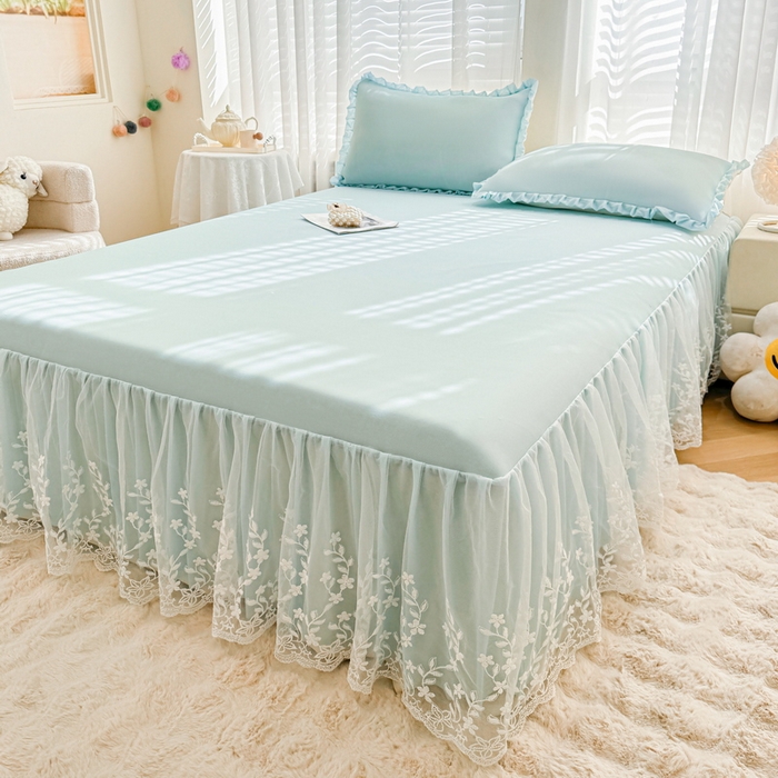 91家纺网 家纺一手货源 找家纺 LIFE.丽芙 2025春夏新款独家研发太空层凉感软席双层蕾丝边冰丝凉席床裙款 浅兰