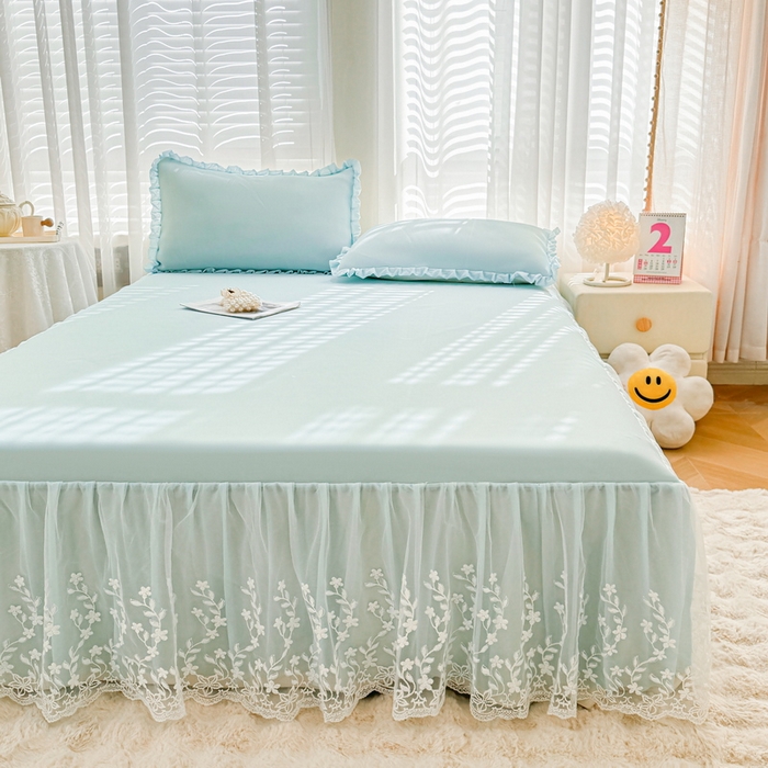 91家纺网 家纺一手货源 找家纺 LIFE.丽芙 2025春夏新款独家研发太空层凉感软席双层蕾丝边冰丝凉席床裙款 浅兰