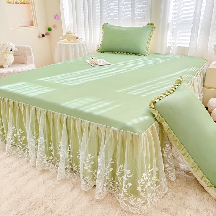 91家纺网 家纺一手货源 找家纺 LIFE.丽芙 2025春夏新款独家研发太空层凉感软席双层蕾丝边冰丝凉席床裙款 牛油果绿