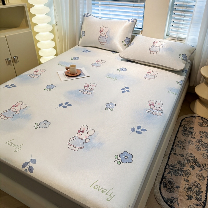 91家纺网 家纺一手货源 找家纺 LIFE.丽芙 2025春夏季新品数码印花冰藤凉席席子床笠三件套加厚冰丝软藤席小清新印花床罩单件（风格二） 安妮兔