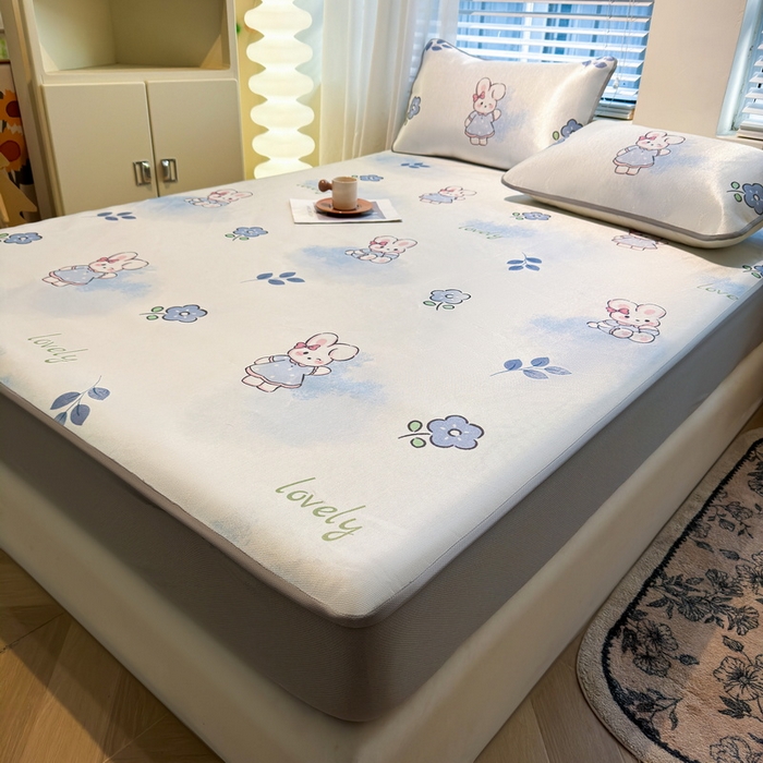 91家纺网 家纺一手货源 找家纺 LIFE.丽芙 2025春夏季新品数码印花冰藤凉席席子床笠三件套加厚冰丝软藤席小清新印花床罩单件（风格二） 安妮兔