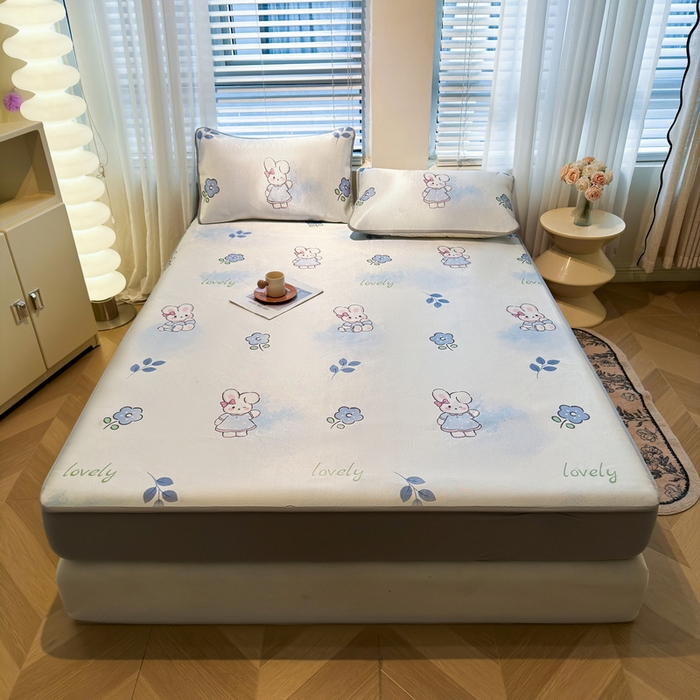 91家纺网 家纺一手货源 找家纺 LIFE.丽芙 2025春夏季新品数码印花冰藤凉席席子床笠三件套加厚冰丝软藤席小清新印花床罩单件（风格二） 安妮兔