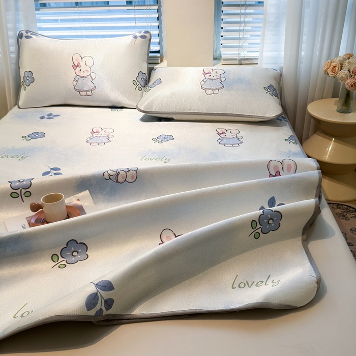 91家纺网 家纺一手货源 找家纺 LIFE.丽芙 2025春夏季新品数码印花冰藤凉席席子床笠三件套加厚冰丝软藤席小清新印花床罩单件（风格二） 安妮兔