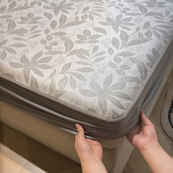 91家纺网 家纺一手货源 找家纺 LIFE.丽芙 2025春夏季新品数码印花冰藤凉席席子床笠三件套加厚冰丝软藤席小清新印花床罩单件（风格二） 绿茵