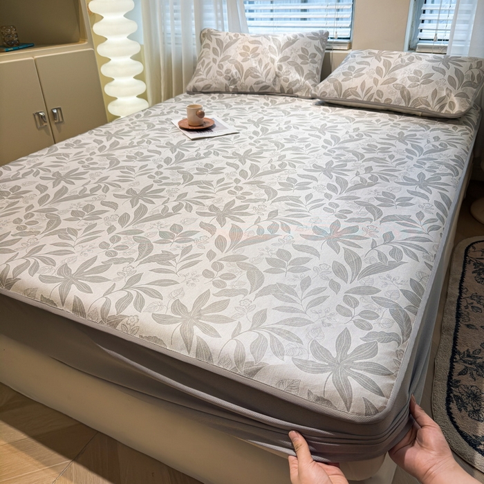 91家纺网 家纺一手货源 找家纺 LIFE.丽芙 2025春夏季新品数码印花冰藤凉席席子床笠三件套加厚冰丝软藤席小清新印花床罩单件（风格二） 绿茵