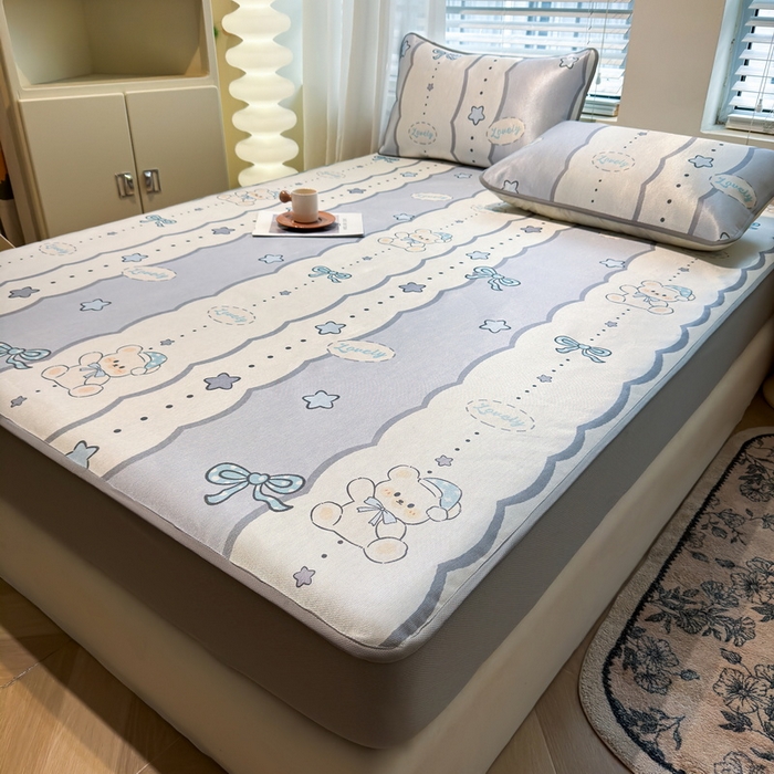 91家纺网 家纺一手货源 找家纺 LIFE.丽芙 2025春夏季新品数码印花冰藤凉席席子床笠三件套加厚冰丝软藤席小清新印花床罩单件（风格二） 甜梦小熊