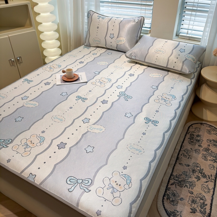 91家纺网 家纺一手货源 找家纺 LIFE.丽芙 2025春夏季新品数码印花冰藤凉席席子床笠三件套加厚冰丝软藤席小清新印花床罩单件（风格二） 甜梦小熊