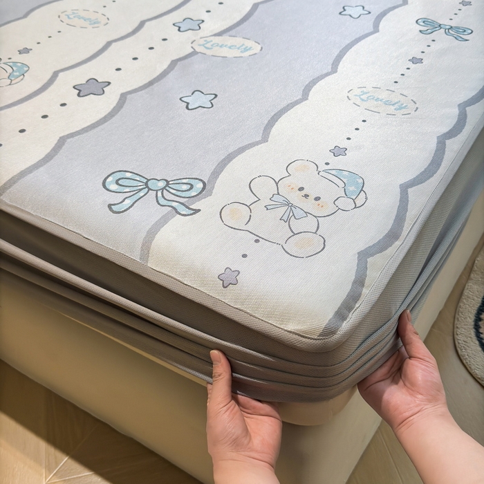 91家纺网 家纺一手货源 找家纺 LIFE.丽芙 2025春夏季新品数码印花冰藤凉席席子床笠三件套加厚冰丝软藤席小清新印花床罩单件（风格二） 甜梦小熊