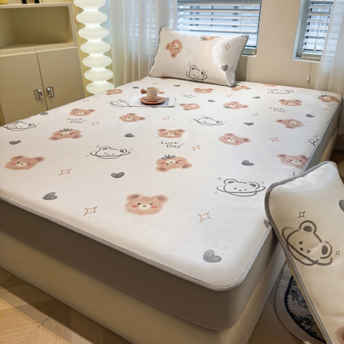 91家纺网 家纺一手货源 找家纺 LIFE.丽芙 2025春夏季新品数码印花冰藤凉席席子床笠三件套加厚冰丝软藤席小清新印花床罩单件（风格二） 黄油小熊