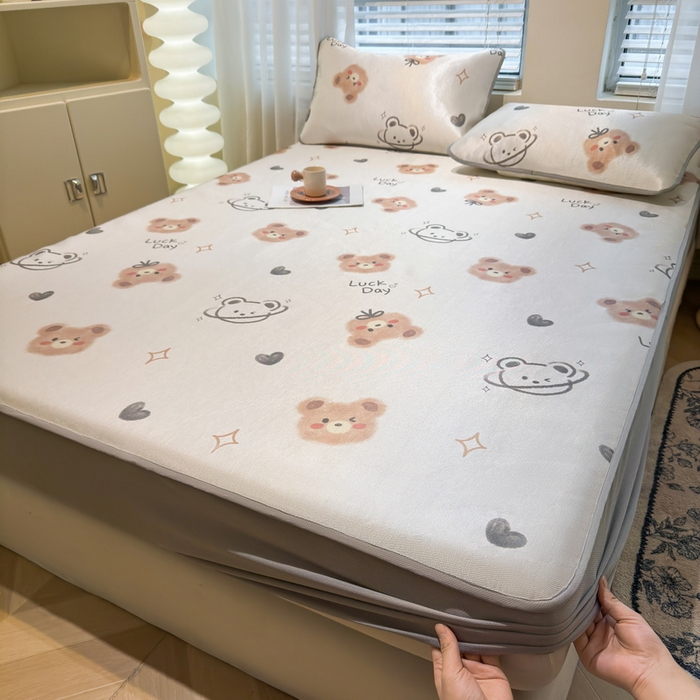 91家纺网 家纺一手货源 找家纺 LIFE.丽芙 2025春夏季新品数码印花冰藤凉席席子床笠三件套加厚冰丝软藤席小清新印花床罩单件（风格二） 黄油小熊