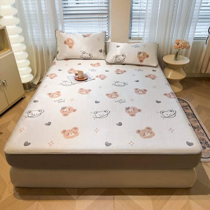 91家纺网 家纺一手货源 找家纺 LIFE.丽芙 2025春夏季新品数码印花冰藤凉席席子床笠三件套加厚冰丝软藤席小清新印花床罩单件（风格二） 黄油小熊