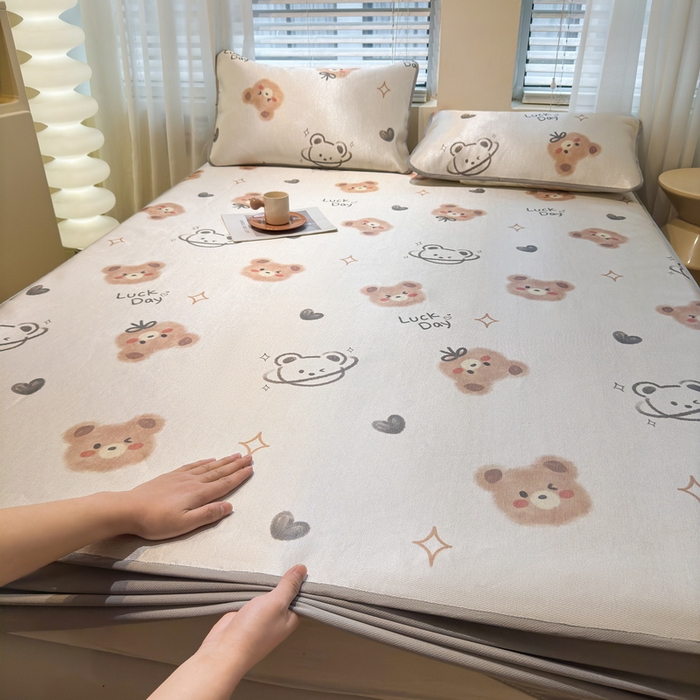 91家纺网 家纺一手货源 找家纺 LIFE.丽芙 2025春夏季新品数码印花冰藤凉席席子床笠三件套加厚冰丝软藤席小清新印花床罩单件（风格二） 黄油小熊