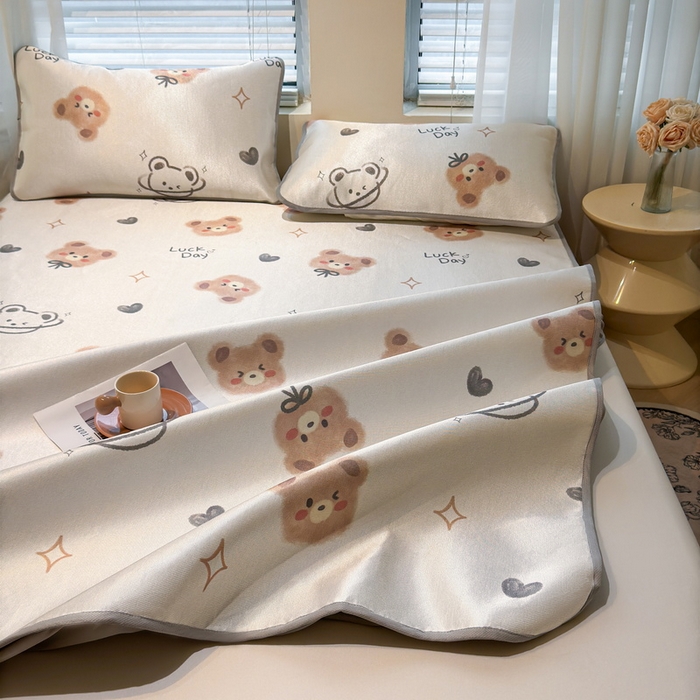 91家纺网 家纺一手货源 找家纺 LIFE.丽芙 2025春夏季新品数码印花冰藤凉席席子床笠三件套加厚冰丝软藤席小清新印花床罩单件（风格二） 黄油小熊
