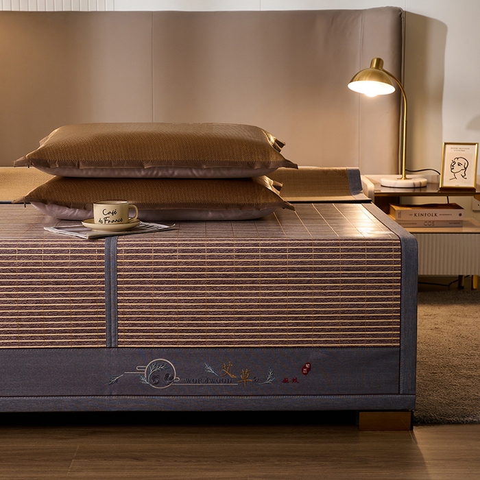 91家纺网 家纺一手货源 找家纺 鑫琪莱家纺 2025新款双面竹席冰丝席竹凉席学生宿舍席子 艾草木纹-烟雨-