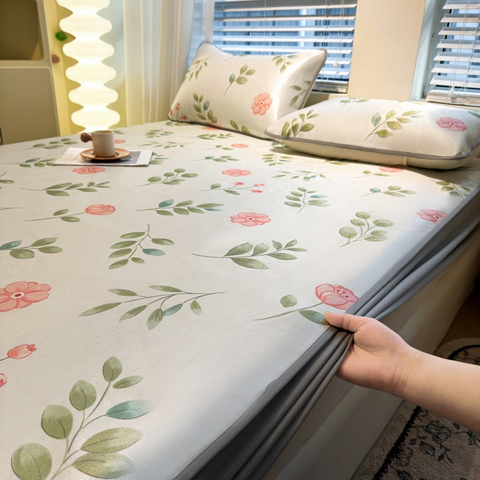 91家纺网 家纺一手货源 找家纺 LIFE.丽芙 2025春夏季新品数码印花冰藤凉席席子床笠三件套加厚冰丝软藤席小清新印花床罩单件（风格二） 莫妮卡