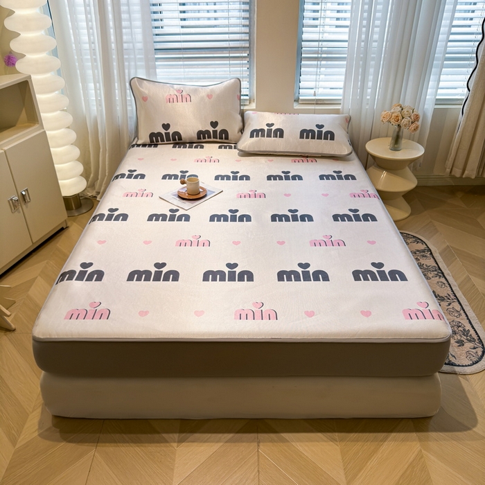 91家纺网 家纺一手货源 找家纺 LIFE.丽芙 2025春夏季新品数码印花冰藤凉席席子床笠三件套加厚冰丝软藤席小清新印花床罩单件（风格二） 甜心粉