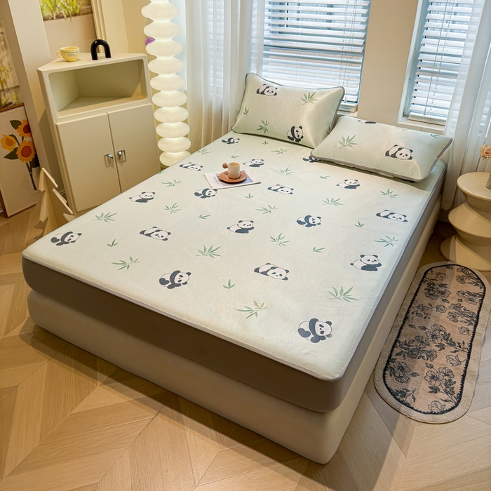 91家纺网 家纺一手货源 找家纺 LIFE.丽芙 2025春夏季新品数码印花冰藤凉席席子床笠三件套加厚冰丝软藤席小清新印花床罩单件（风格二） 小熊猫