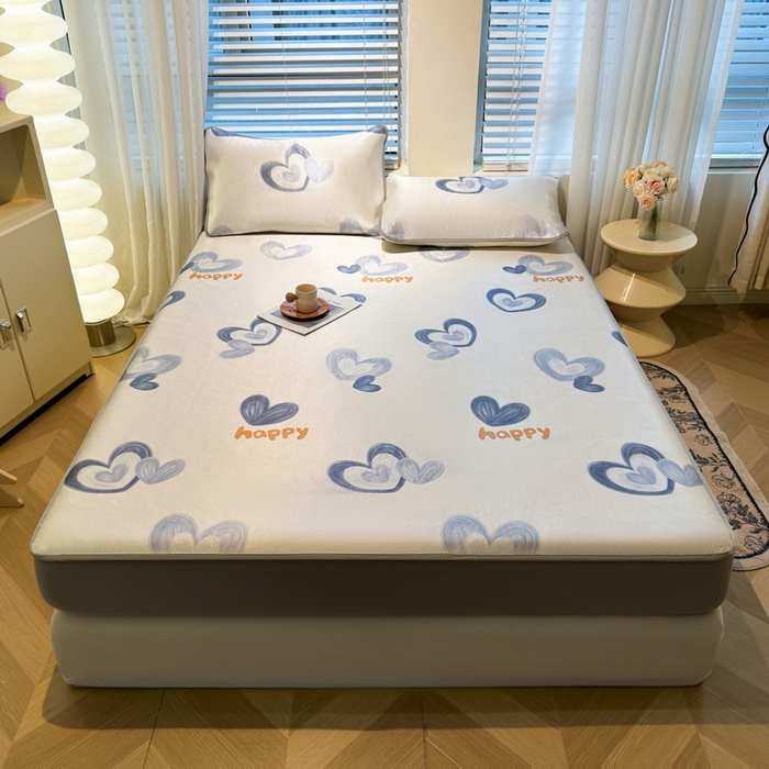 91家纺网 家纺一手货源 找家纺 LIFE.丽芙 2025春夏季新品数码印花冰藤凉席席子床笠三件套加厚冰丝软藤席小清新印花床罩单件（风格二） 邂逅