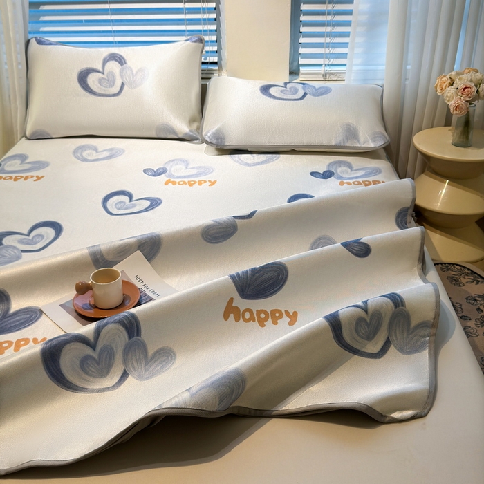 91家纺网 家纺一手货源 找家纺 LIFE.丽芙 2025春夏季新品数码印花冰藤凉席席子床笠三件套加厚冰丝软藤席小清新印花床罩单件（风格二） 邂逅