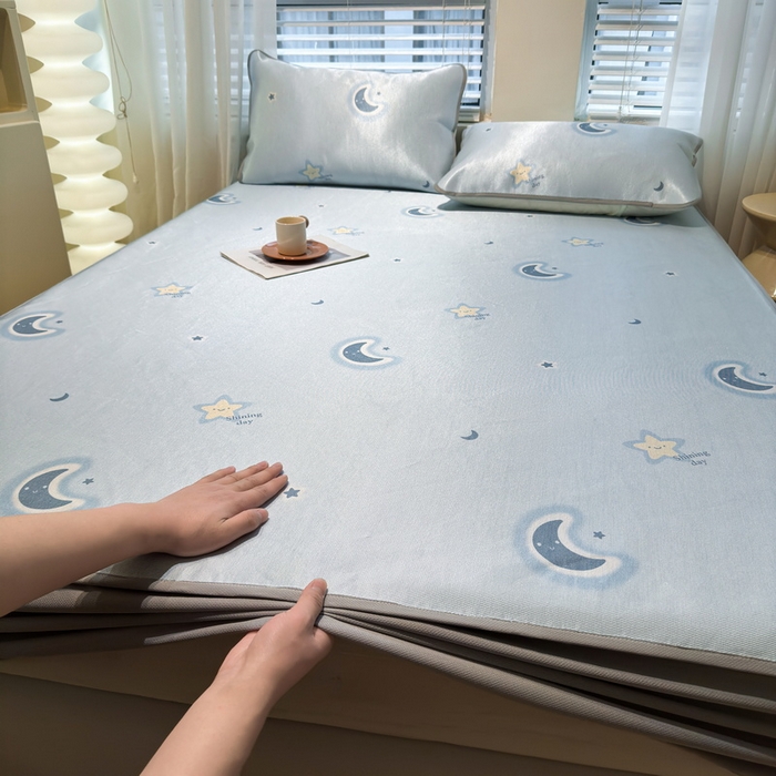 91家纺网 家纺一手货源 找家纺 LIFE.丽芙 2025春夏季新品数码印花冰藤凉席席子床笠三件套加厚冰丝软藤席小清新印花床罩单件（风格二） 星辰