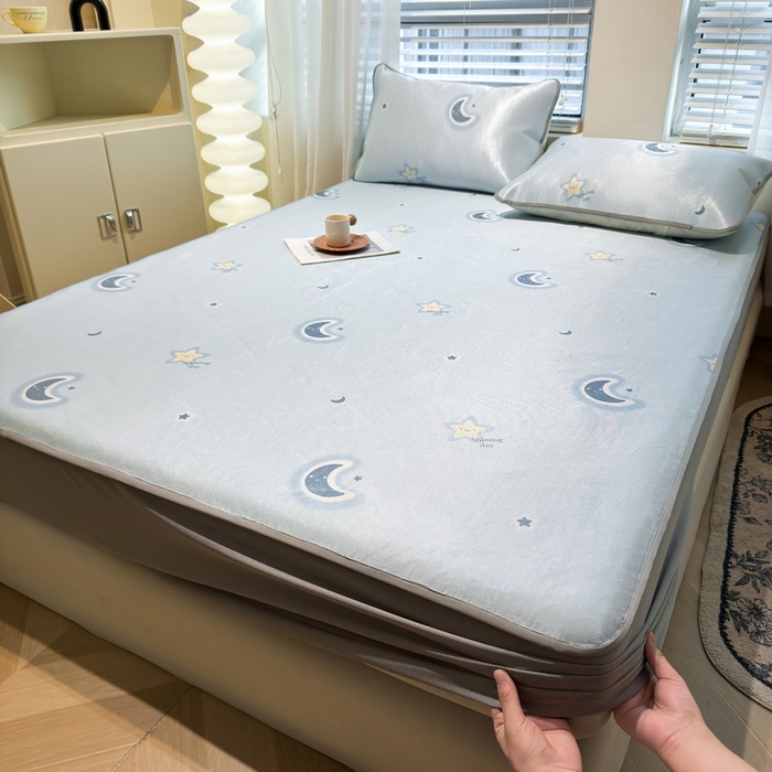 91家纺网 家纺一手货源 找家纺 LIFE.丽芙 2025春夏季新品数码印花冰藤凉席席子床笠三件套加厚冰丝软藤席小清新印花床罩单件（风格二） 星辰