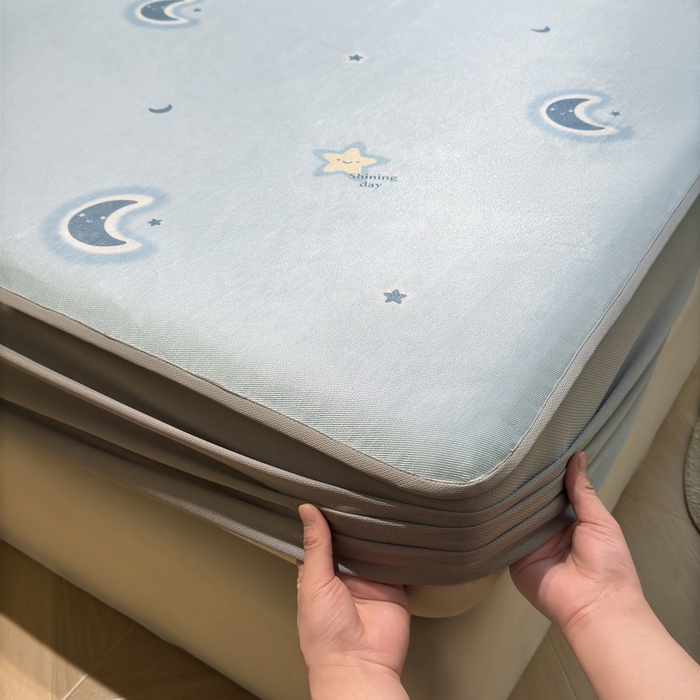 91家纺网 家纺一手货源 找家纺 LIFE.丽芙 2025春夏季新品数码印花冰藤凉席席子床笠三件套加厚冰丝软藤席小清新印花床罩单件（风格二） 星辰