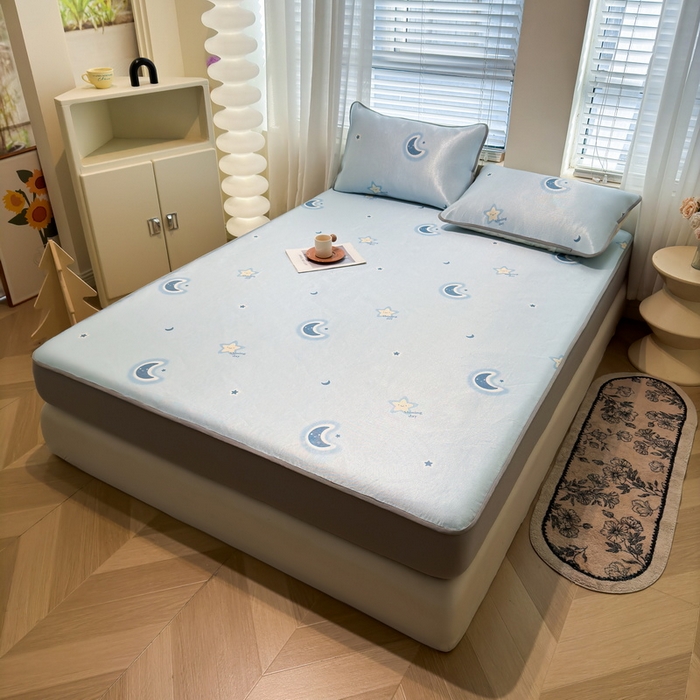 91家纺网 家纺一手货源 找家纺 LIFE.丽芙 2025春夏季新品数码印花冰藤凉席席子床笠三件套加厚冰丝软藤席小清新印花床罩单件（风格二） 星辰